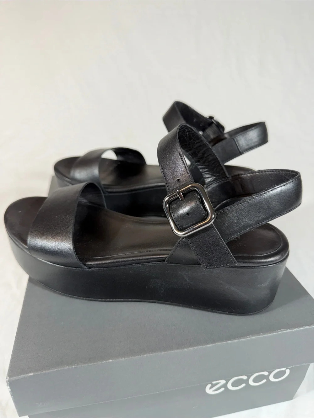 ECCO Elevate Plateau Sandal Size 5-5.5 Black